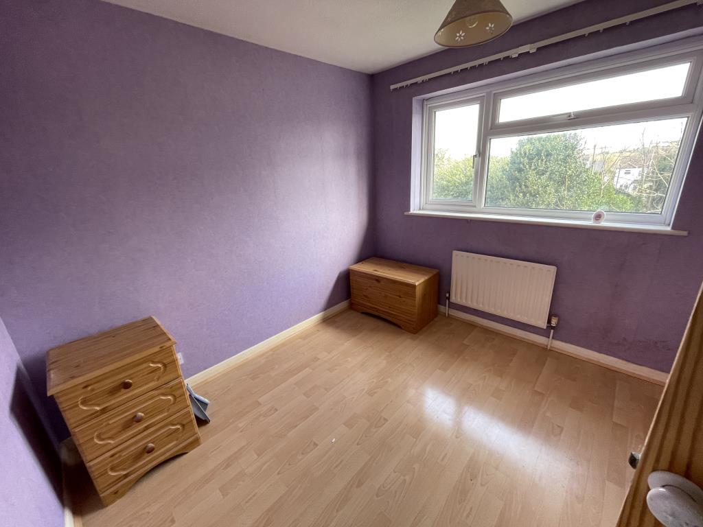 Lot: 78 - SEMI-DETACHED HOUSE IN POPULAR VILLAGE - Inside image of second bedroom from landing